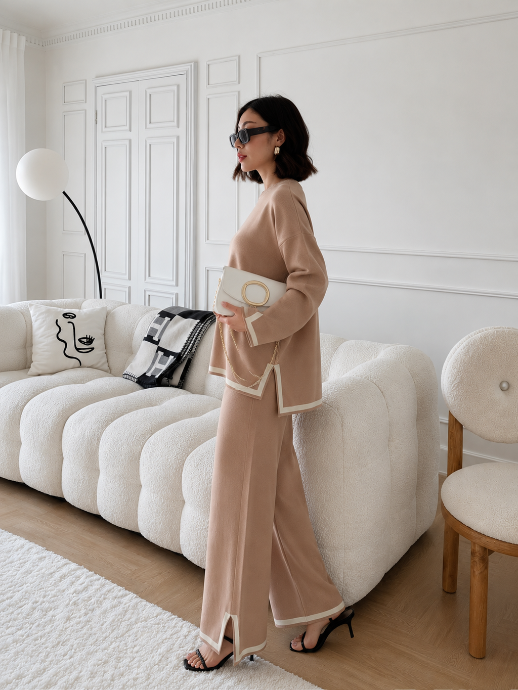 Contrasting color split-bottom set