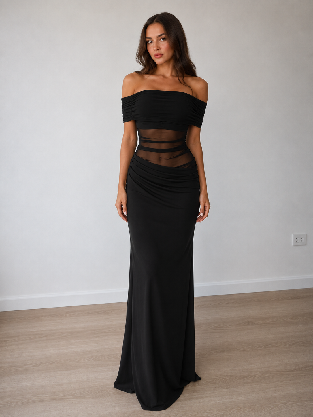 Vestido plisado de malla con hombros descubiertos