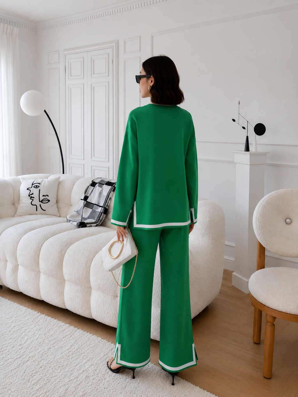 Contrasting color split-bottom set